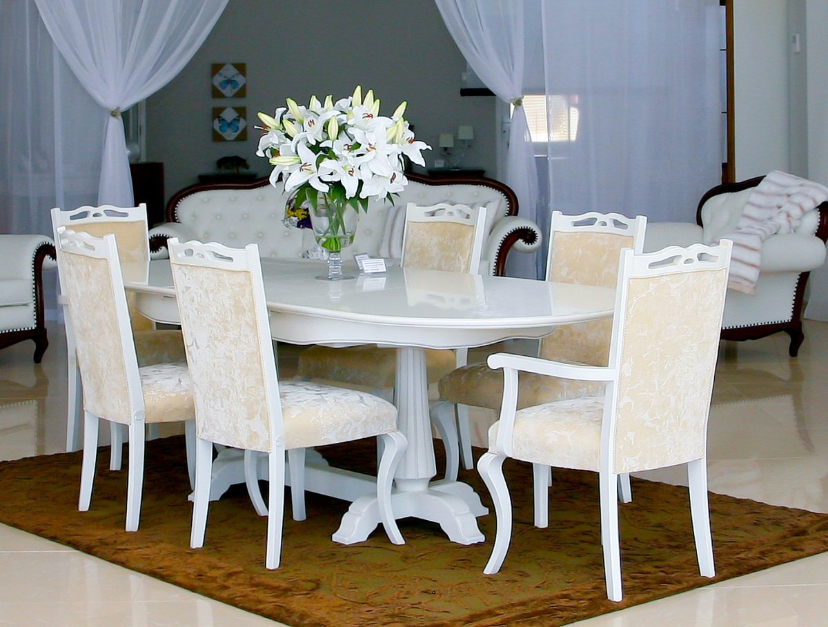 Фото стулья гостиной. Белая мебель фабрики Карпентер стол стулья. Стол и стулья для гостиной. Кухонный стол и стулья. Красивые столы и стулья.
