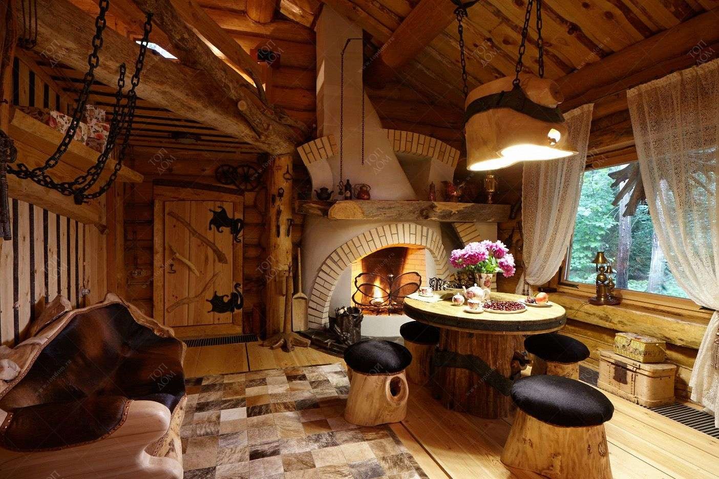 Сколько стоит хата. Русский стиль в интерьере. Деревянный интерьер. Уютный деревянный домик. Интерьер деревянного дома.