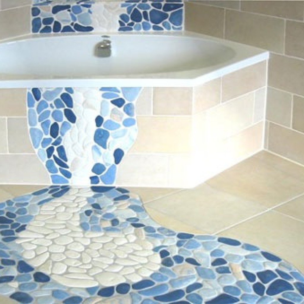 Задекорировать плитку. Мозаика в ванной комнате. Мозаика на полу в ванной. Напольная мозаика для ванной. Мозаичная плитка для ванной на пол.