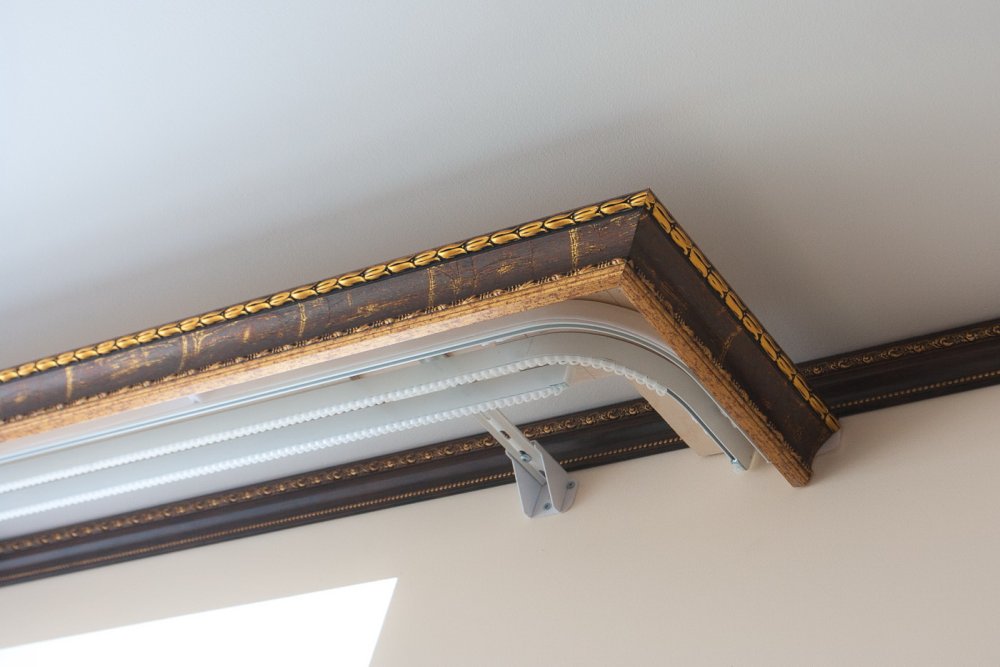Карниз потолочный двухрядный с блендой 240 см белый