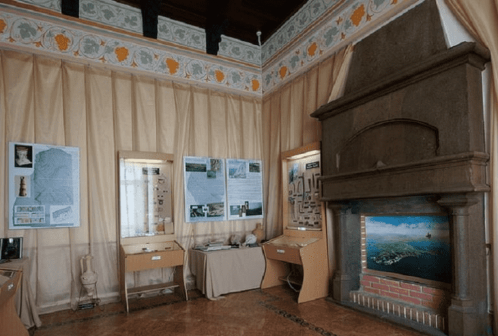 Дворец Ласточкино гнездо внутри