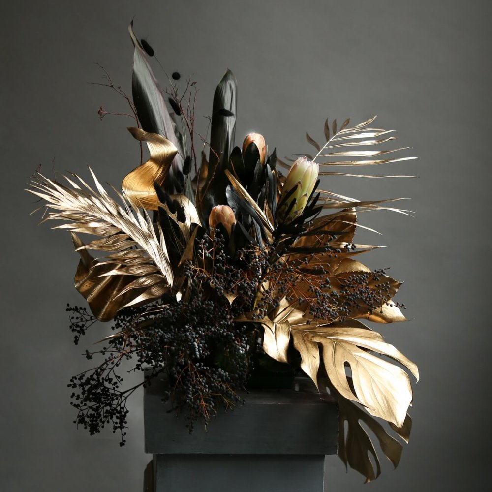 Цветочные композиции из перьев
