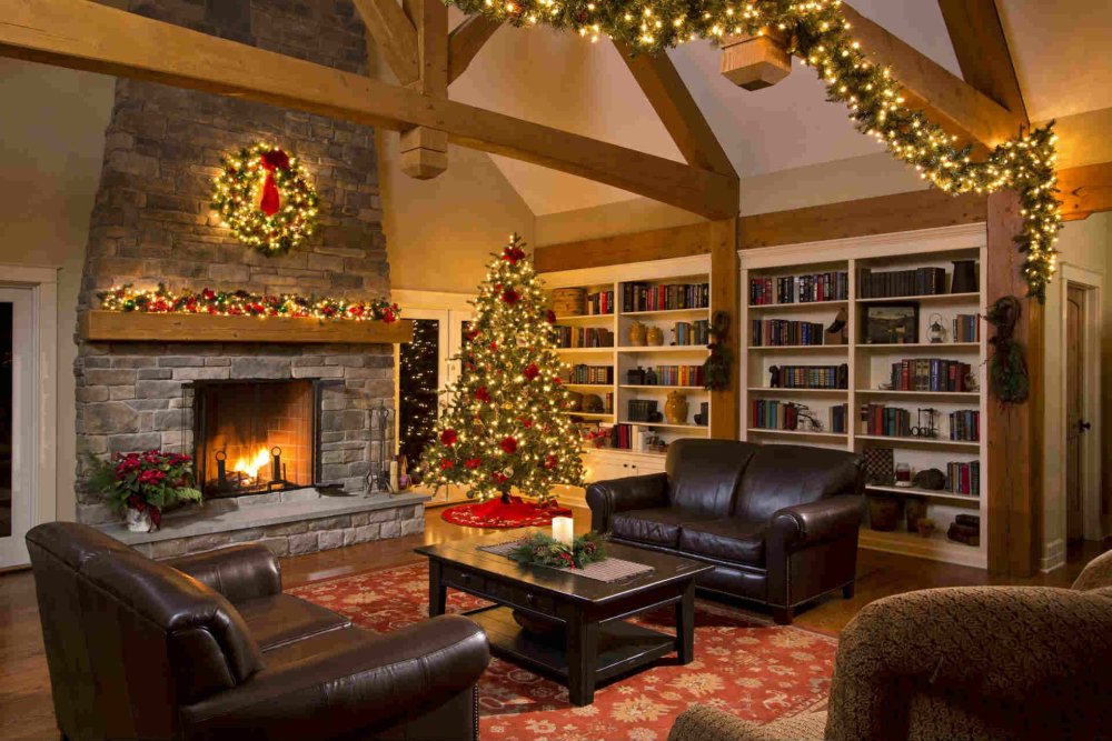 Уютная комната с камином