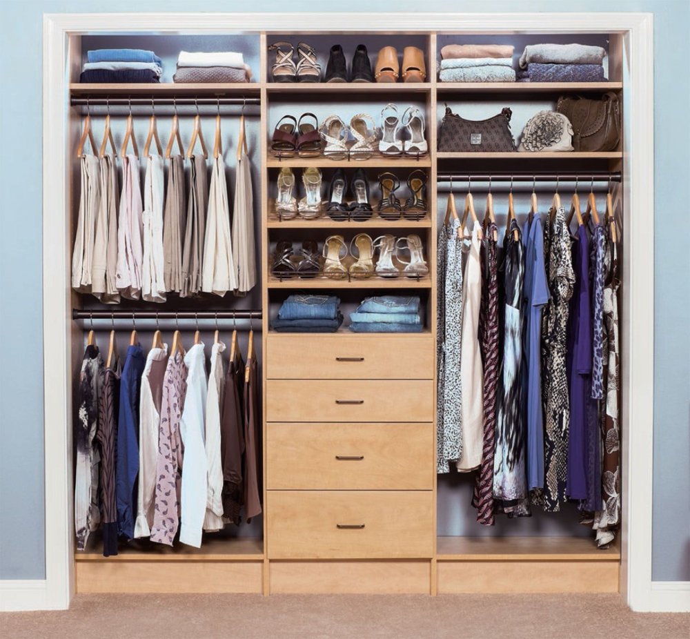 Какую шкаф лучше выбрать. Шкаф armadio Wardrobe. Встроенный шкаф гардероб. Шкаф функциональный для одежды. Встроенные шкафы внутри.
