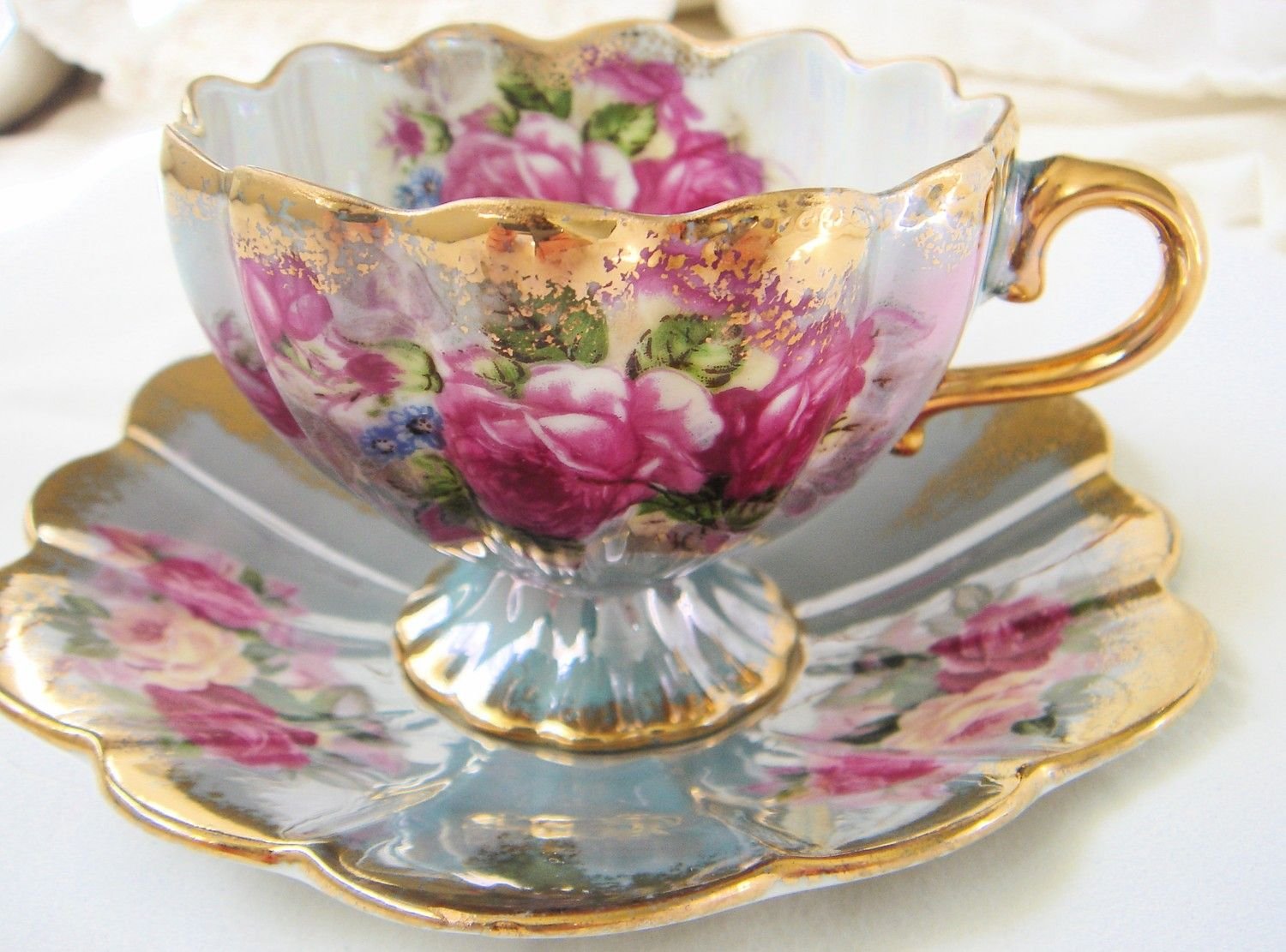 Красивая чайная пара. Красивые чашки. Красивые чашки для чая. Фарфоровые чашки для чая. Чай в красивой посуде.