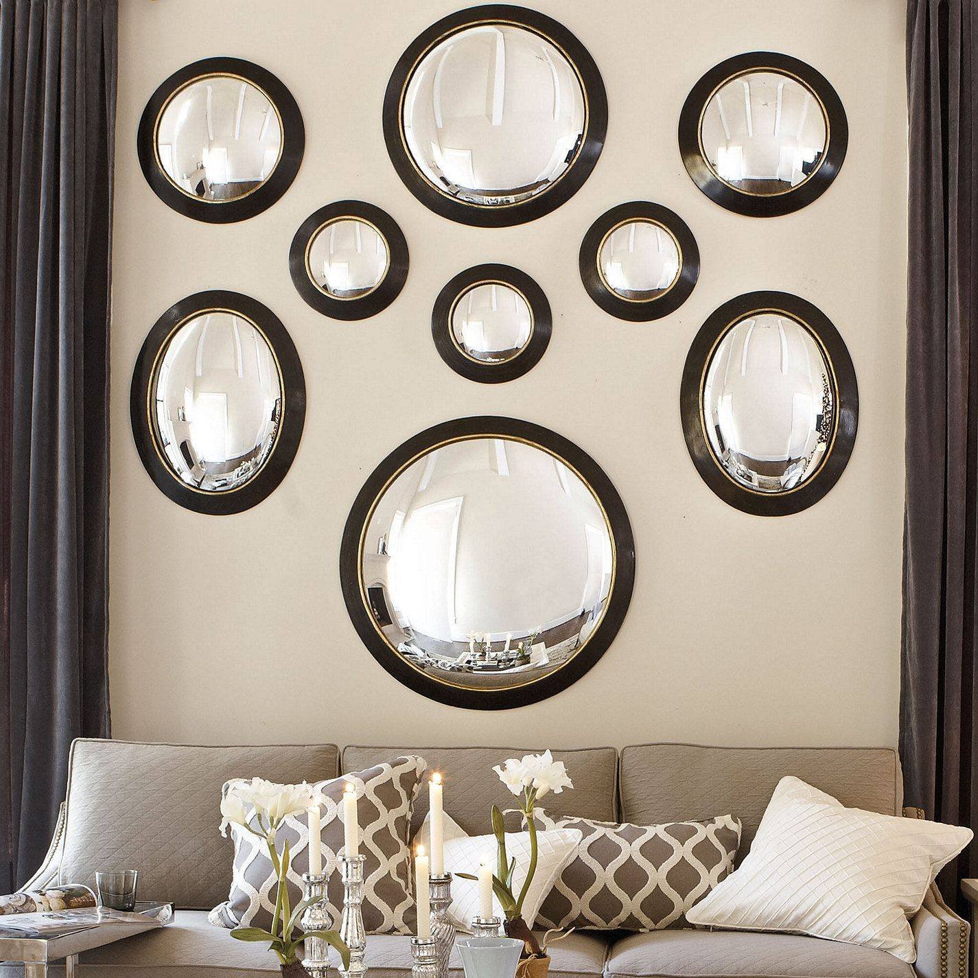 Купить комплект зеркал. Круглые зеркала на стену. Зеркало круглое декоративное. Круглое зеркало в интерьере. Декор стены зеркалами.