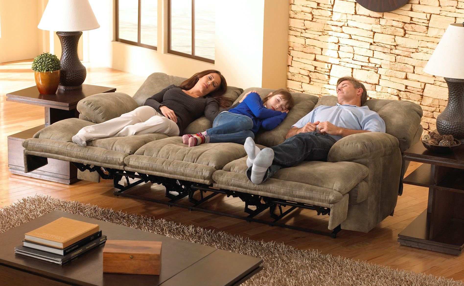 Обзор лучших диванов. Диван мягкий и удобный. Удобные диваны для большой семьи. Удобный диван для просмотра телевизора. Большой удобный диван.