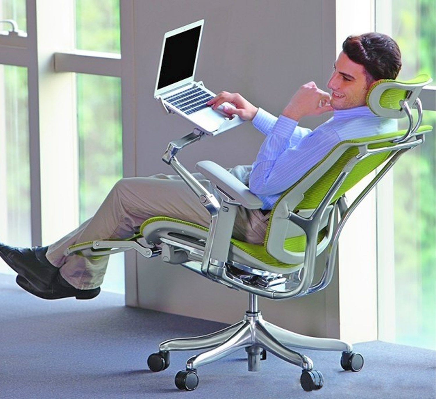 Как правильно выбрать кресло. Кресло со столиком для ноутбука. Кресло с подставкой для ноутбука. Кресло с рабочим местом для ноутбука. Стул со столиком для ноутбука.